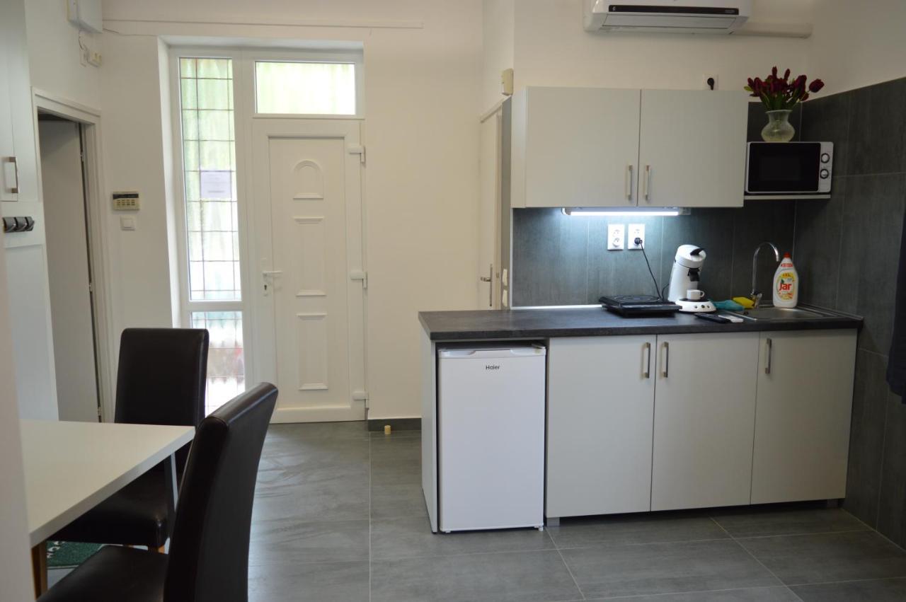 Belvarosi Apartman Pécs Exteriör bild